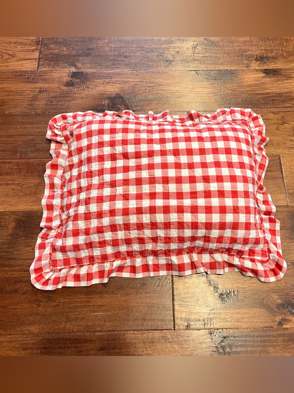 RED & WHITE GINGHAM CHECK RUFFLED PILLOW SHAM. KING.